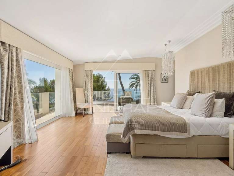 Villa Cap-d-antibes - 5 chambres - 350m²