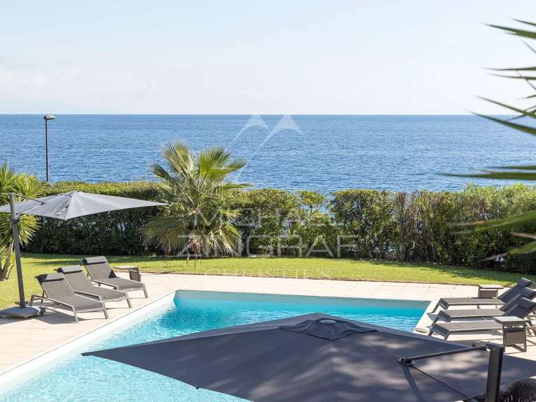 Villa Cap-d-antibes - 5 chambres - 350m²