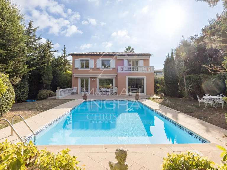 Villa Cap-d-antibes - 5 chambres - 224m²