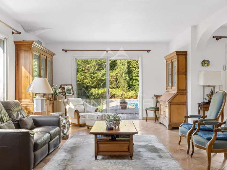 Villa Cap-d-antibes - 5 chambres - 224m²