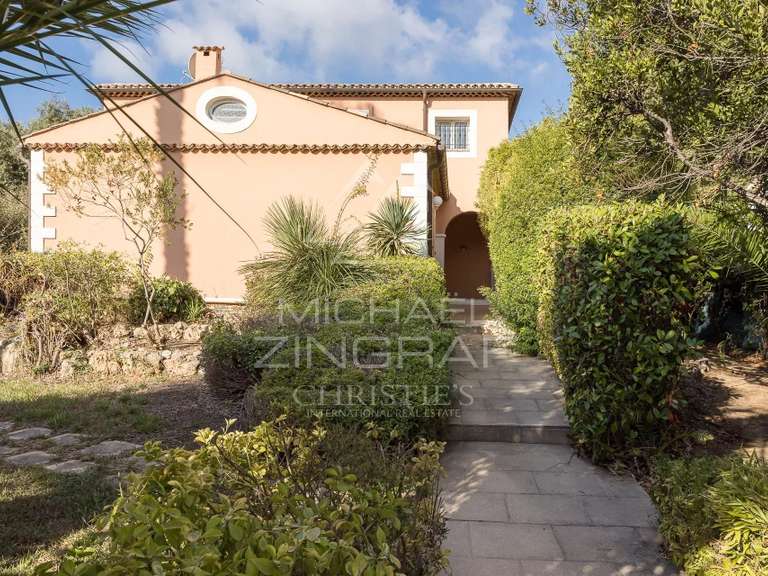 Villa Cap-d-antibes - 5 chambres - 224m²