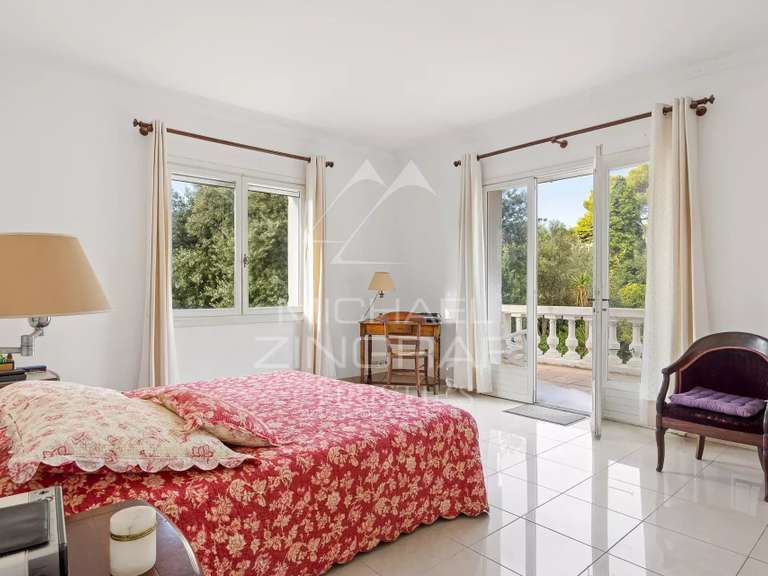 Villa Cap-d-antibes - 5 chambres - 224m²