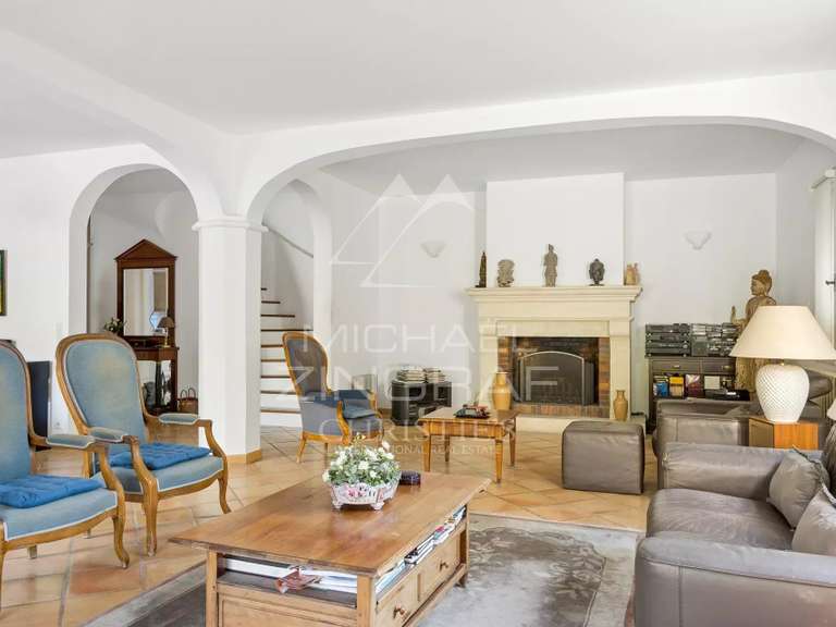 Villa Cap-d-antibes - 5 chambres - 224m²