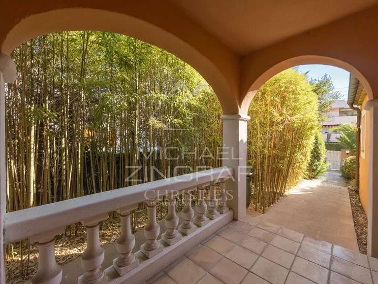 Villa Cap-d-antibes - 5 chambres - 224m²