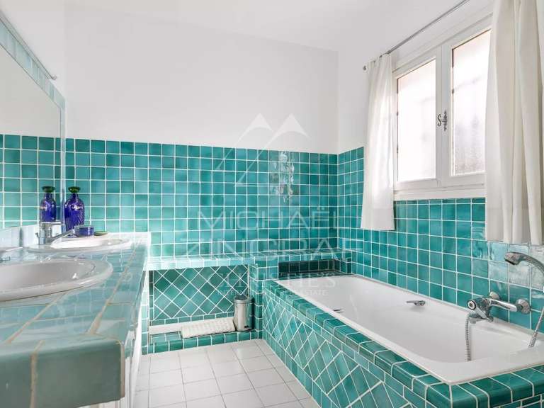 Villa Cap-d-antibes - 5 chambres - 224m²