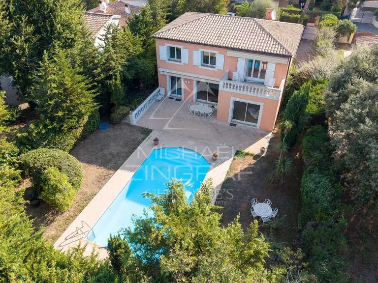 Villa Cap-d-antibes - 5 chambres - 224m²