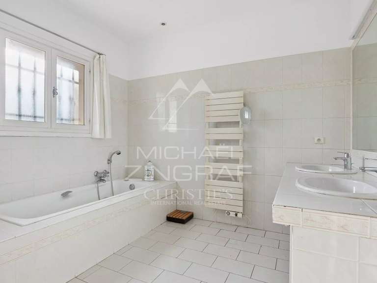 Villa Cap-d-antibes - 5 chambres - 224m²