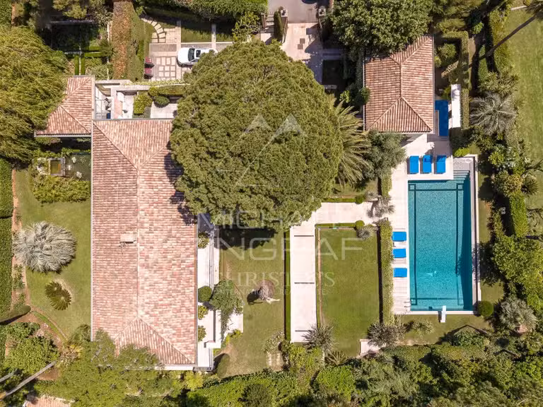 Villa Cap-d-antibes - 5 chambres - 379m²