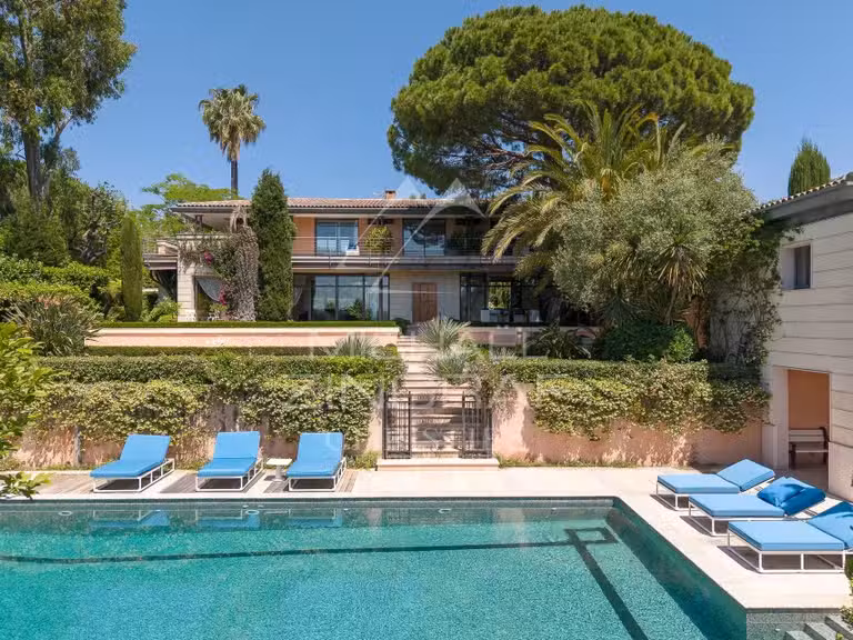Villa Cap-d-antibes - 5 chambres - 379m²