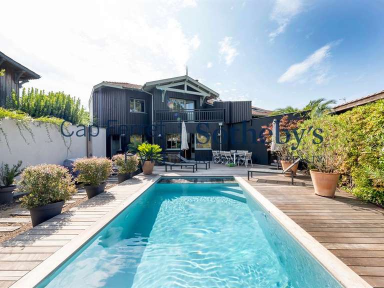 House cap-ferret - 8 bedrooms - 375m²