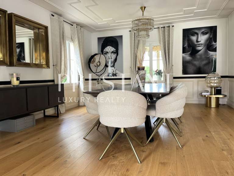 Maison Carbon-Blanc - 5 chambres - 306m²