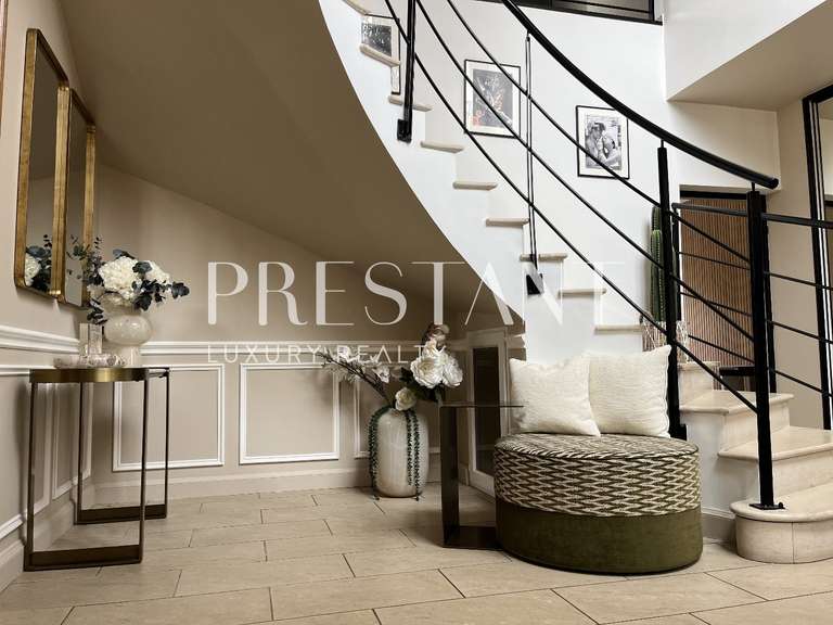 Maison Carbon-Blanc - 5 chambres - 306m²