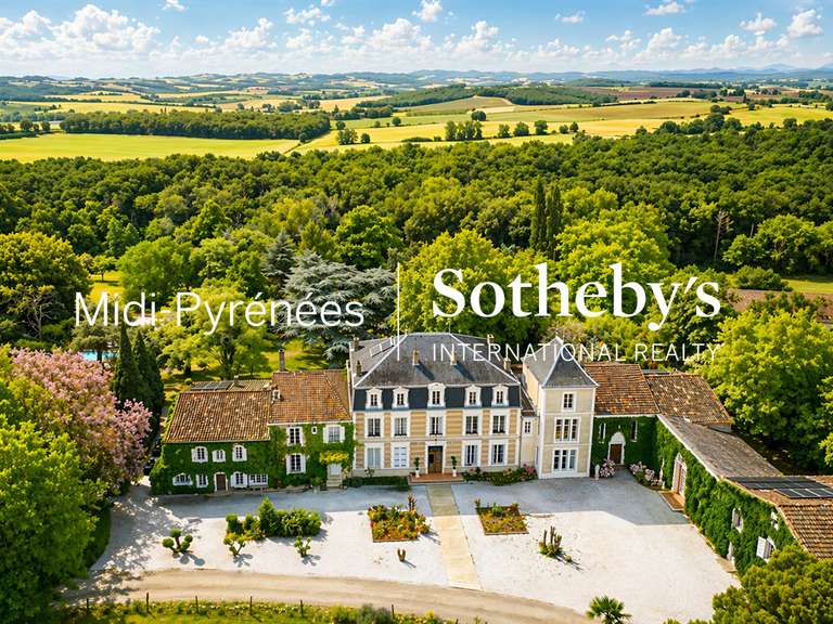 Castle Carcassonne - 31 bedrooms - 1700m²