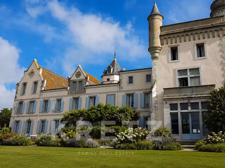 Château Carcassonne - 10 chambres - 600m²