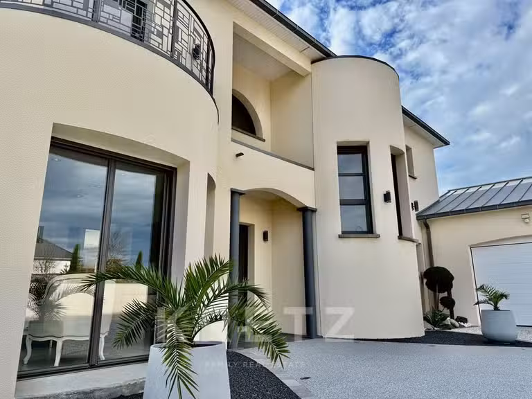 Maison Carolles - 4 chambres - 241m²