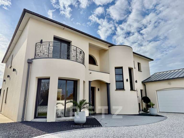 Maison Carolles - 4 chambres - 241m²