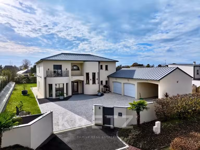Maison Carolles - 4 chambres - 241m²