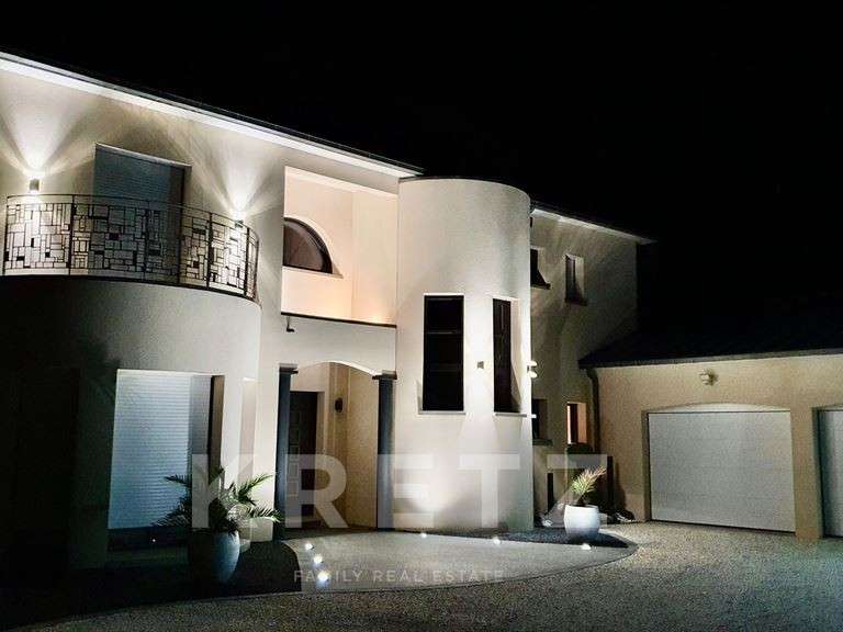 House Carolles - 4 bedrooms - 241m²