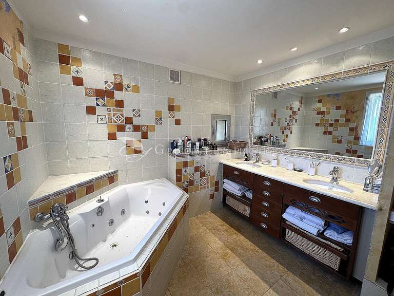 Maison Carpentras - 6 chambres - 257m²