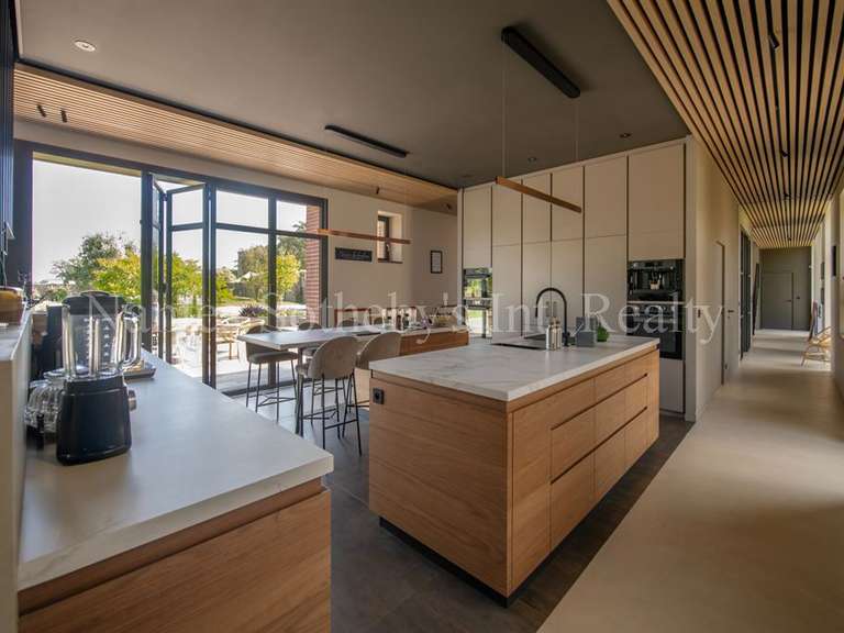 Maison Carquefou - 5 chambres - 447m²