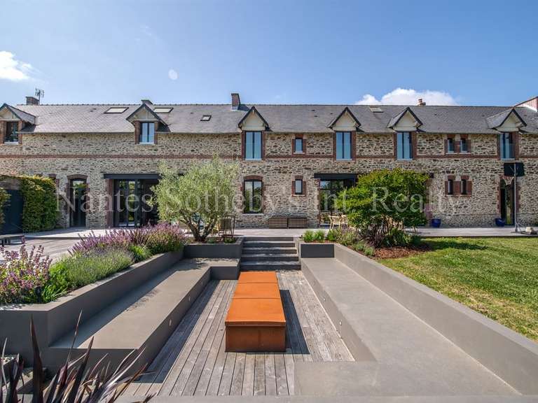 Maison Carquefou - 5 chambres - 447m²