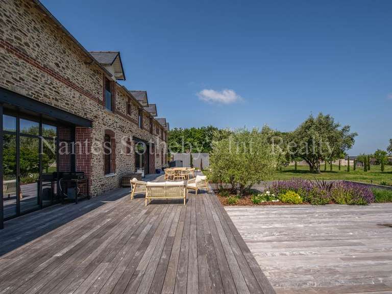 Maison Carquefou - 5 chambres - 447m²