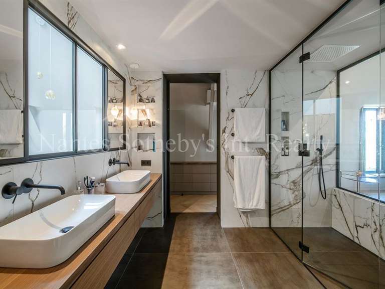 Maison Carquefou - 5 chambres - 447m²
