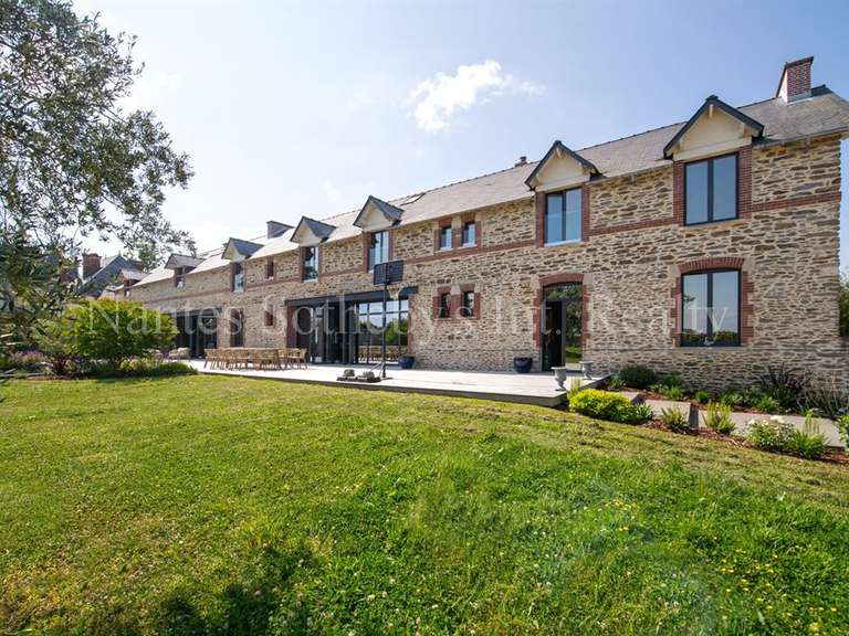 Maison Carquefou - 5 chambres - 447m²