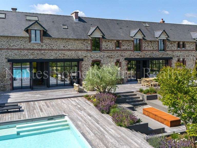 Maison Carquefou - 5 chambres - 447m²
