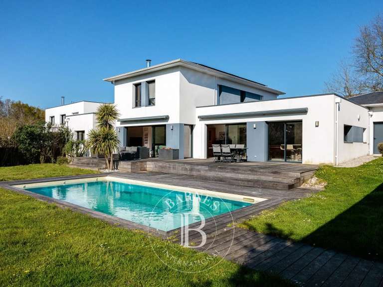Maison Carquefou - 7 chambres - 227m²