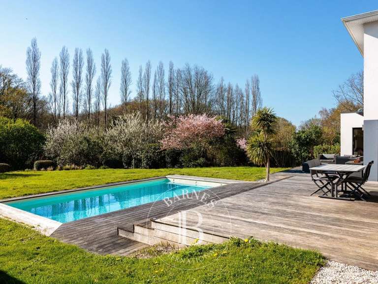 Maison Carquefou - 7 chambres - 227m²