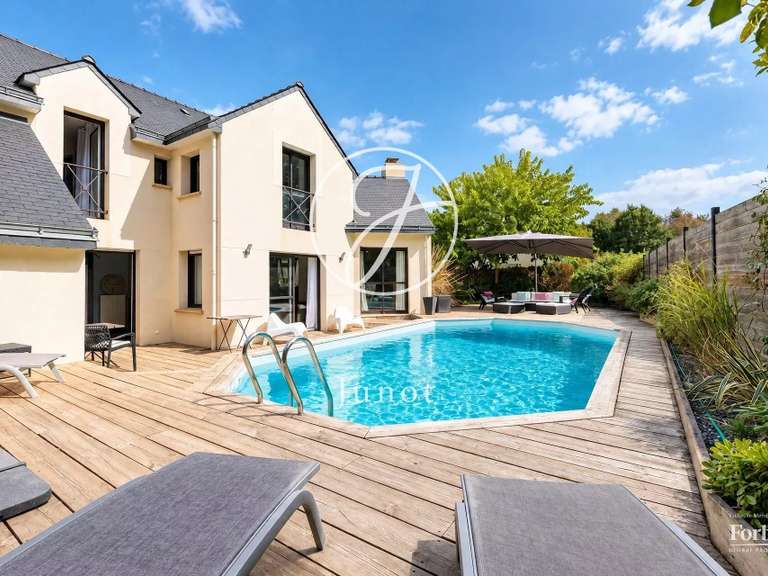 Maison Carquefou - 4 chambres - 218m²