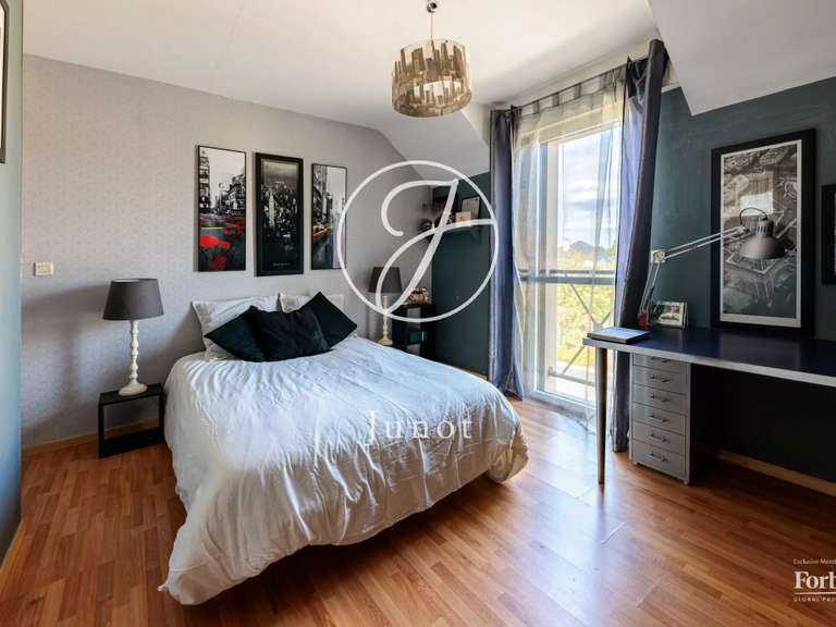 Maison Carquefou - 4 chambres - 218m²