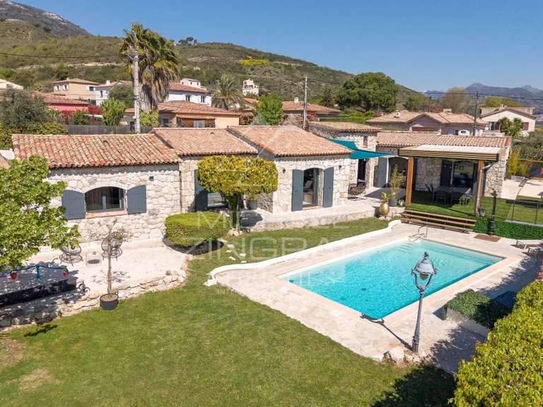 Propriété Carros - 4 chambres - 130m²