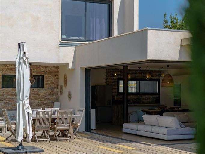House Cassis