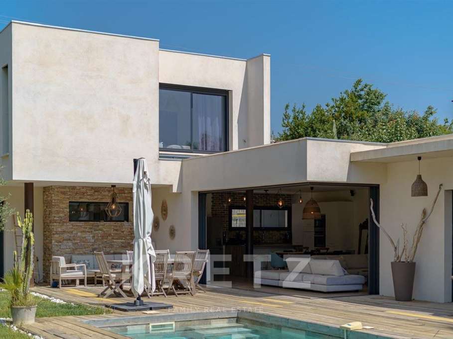 House Cassis