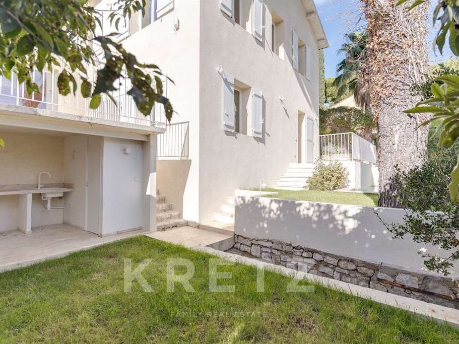 House Cassis