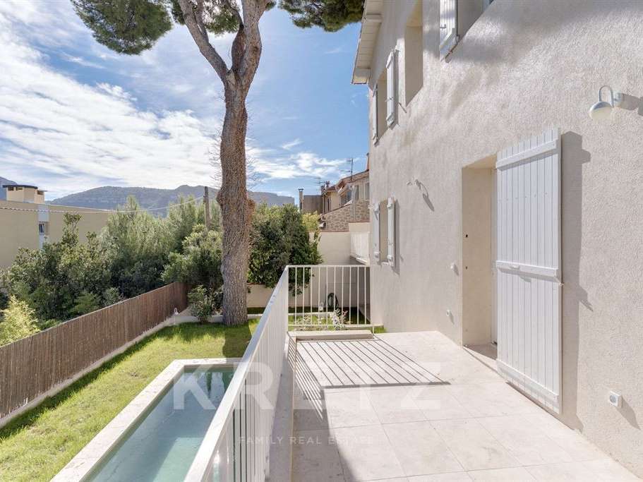House Cassis