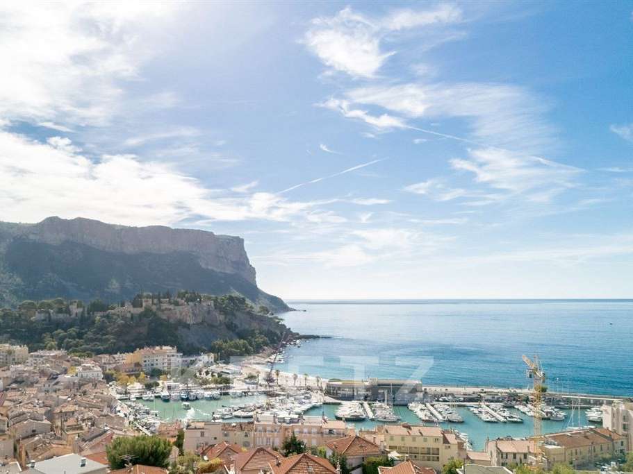 House Cassis