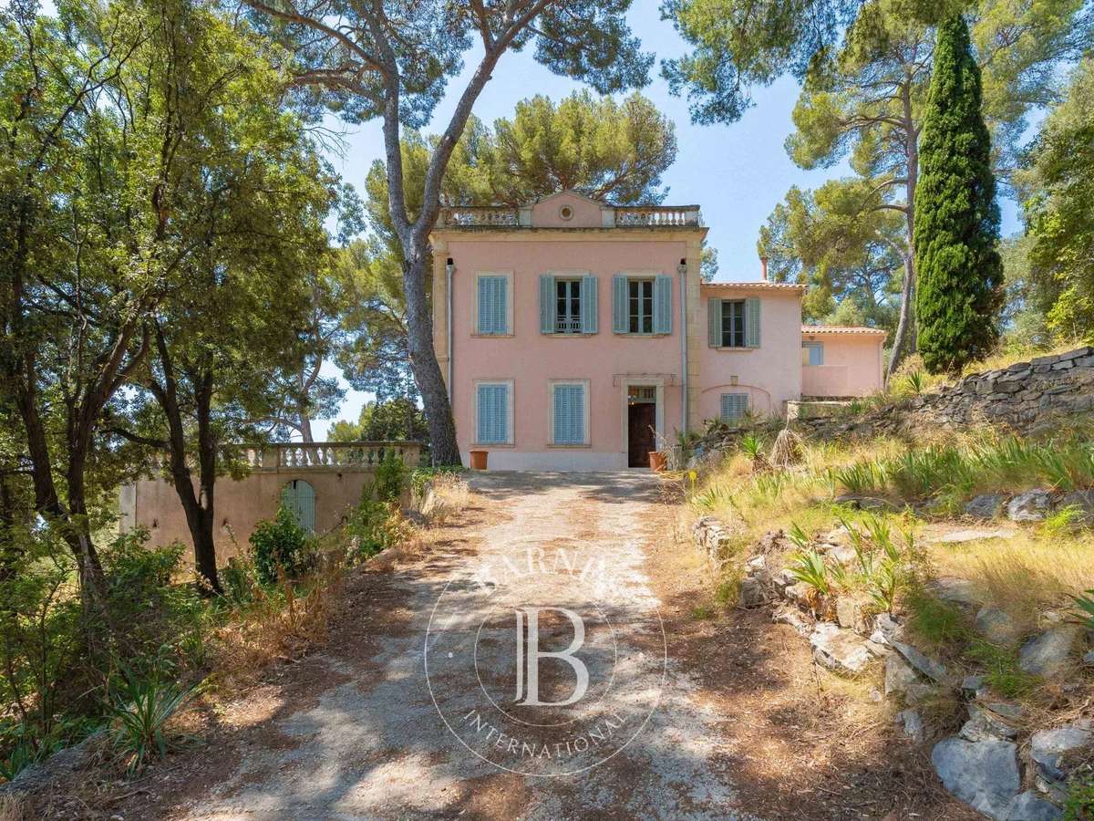 House Cassis