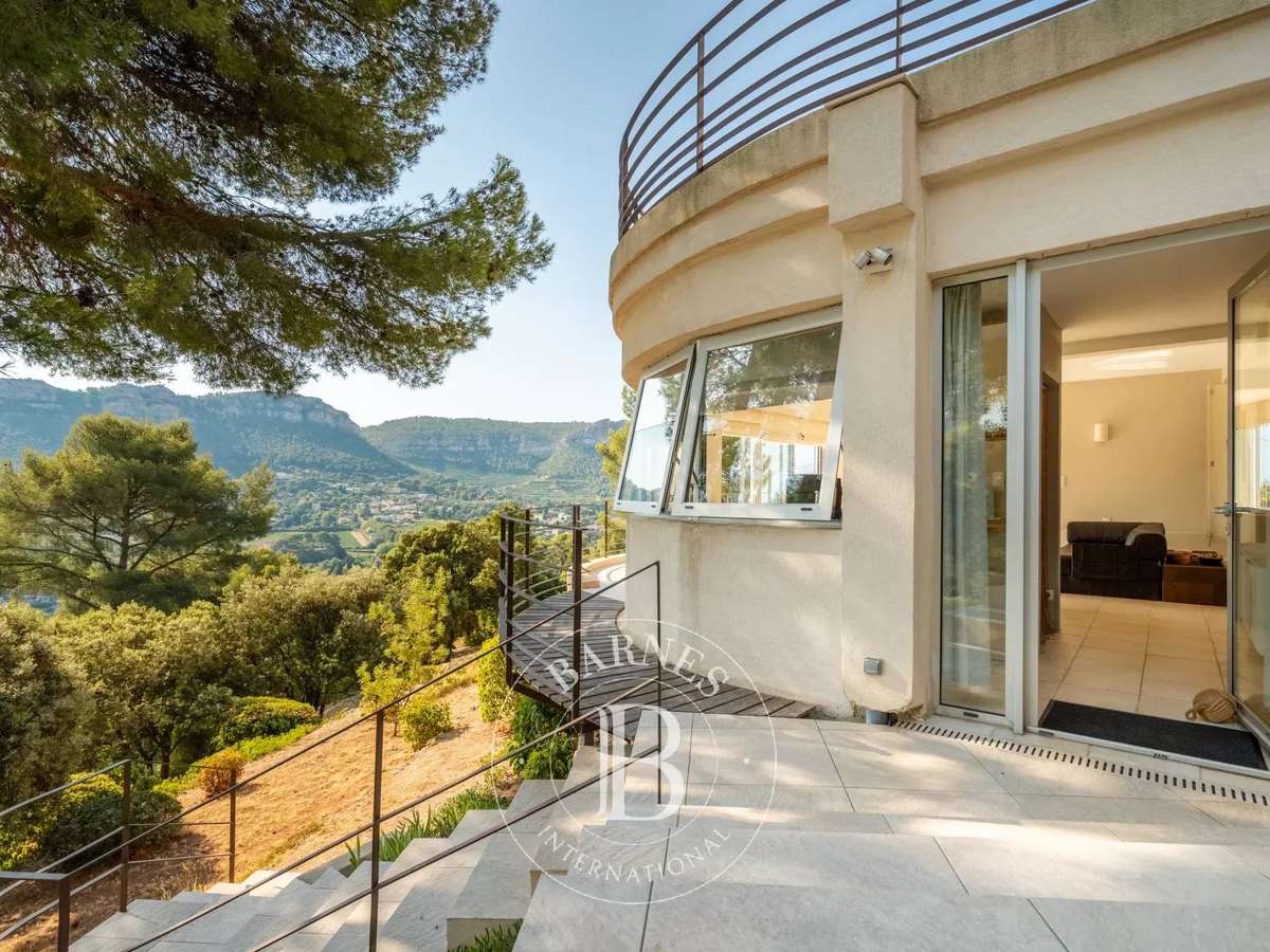 House Cassis