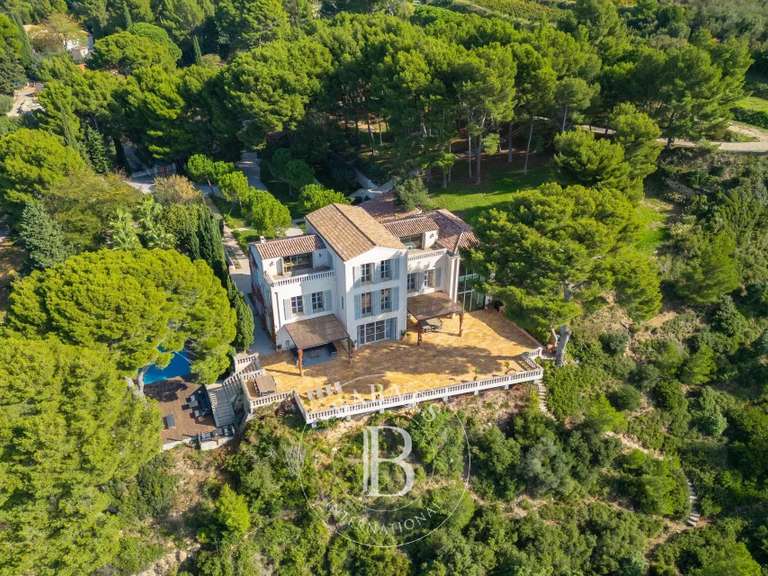 Maison Cassis - 11 chambres - 600m²