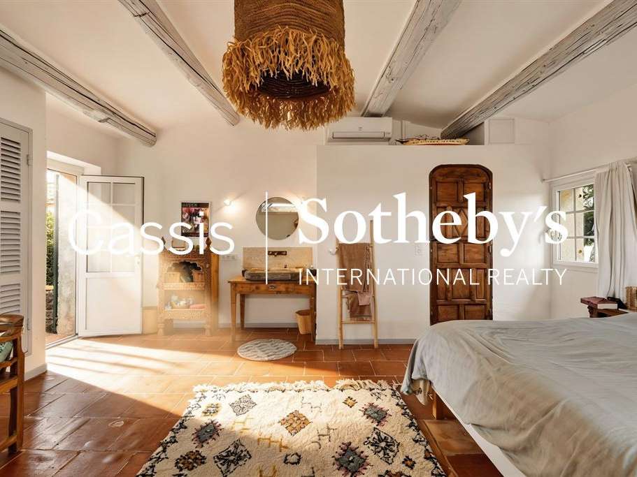 House Cassis