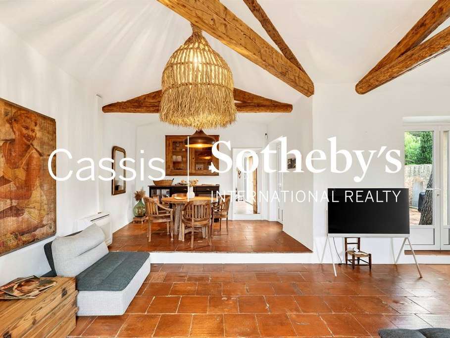 House Cassis