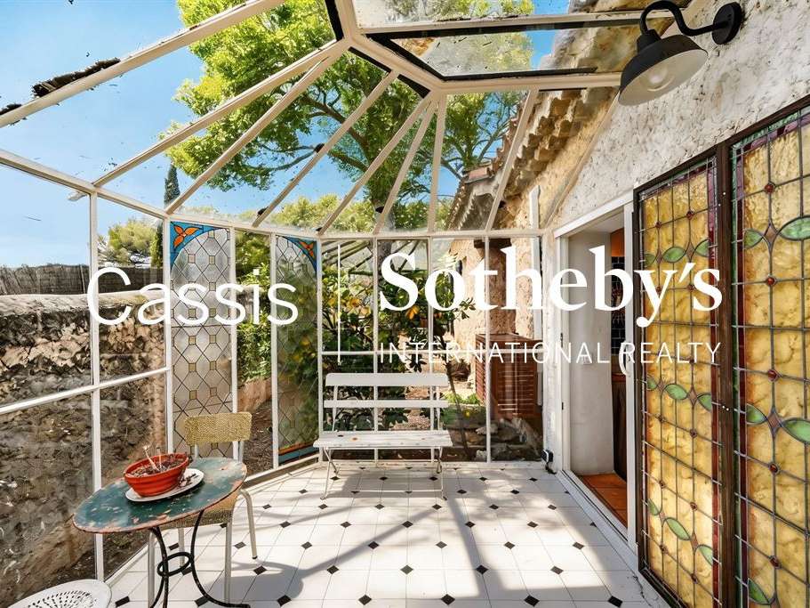 House Cassis