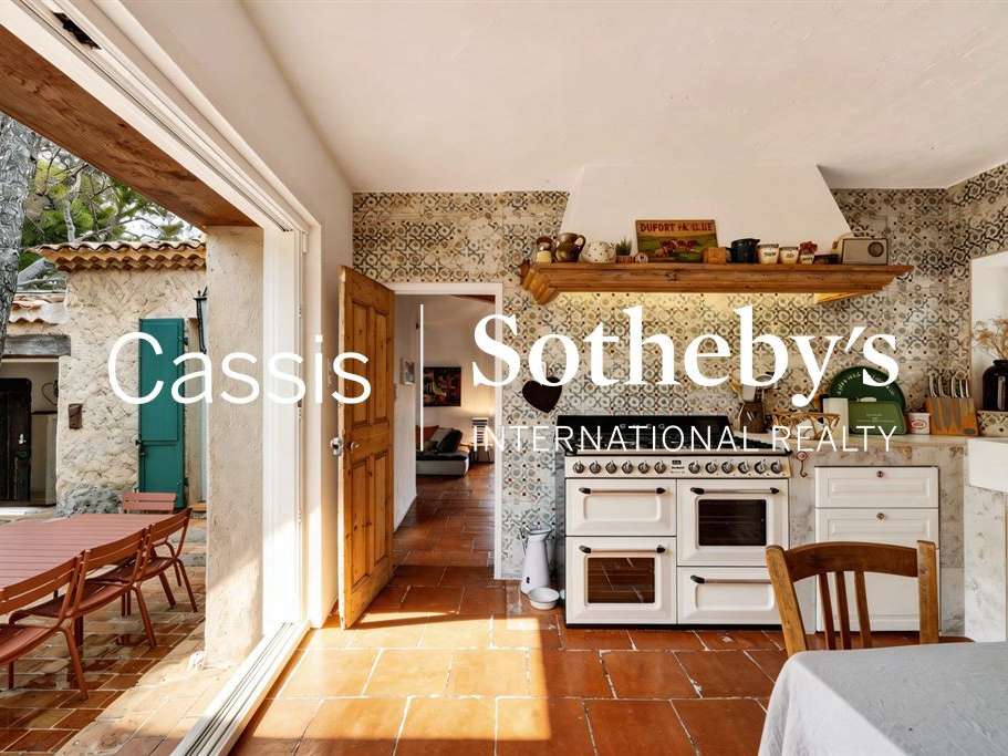 House Cassis