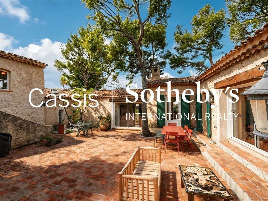 House Cassis