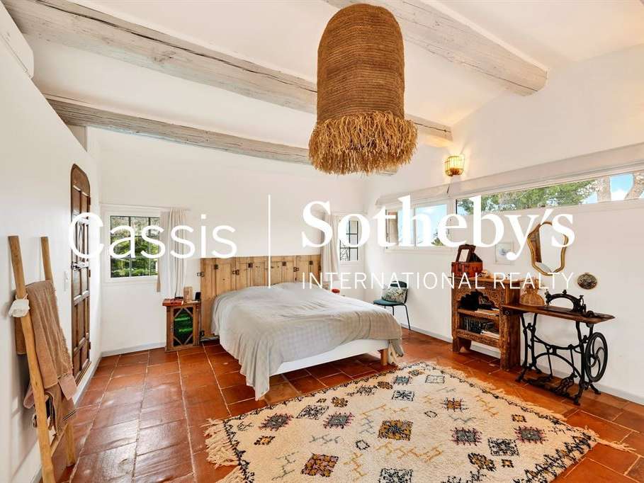 House Cassis