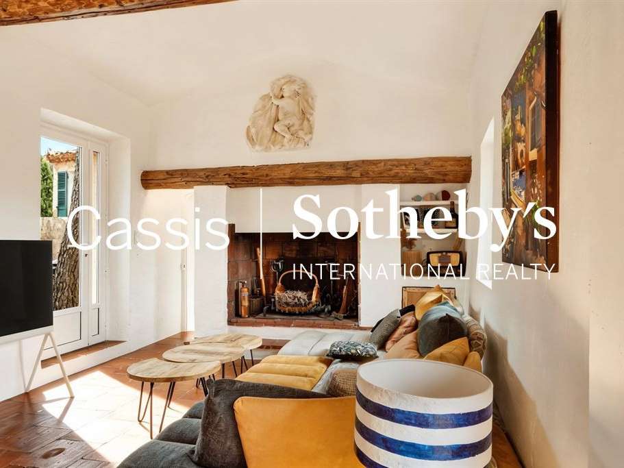 House Cassis