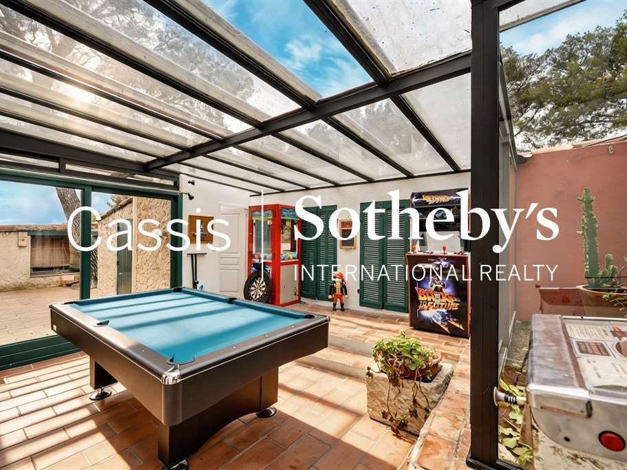 House Cassis